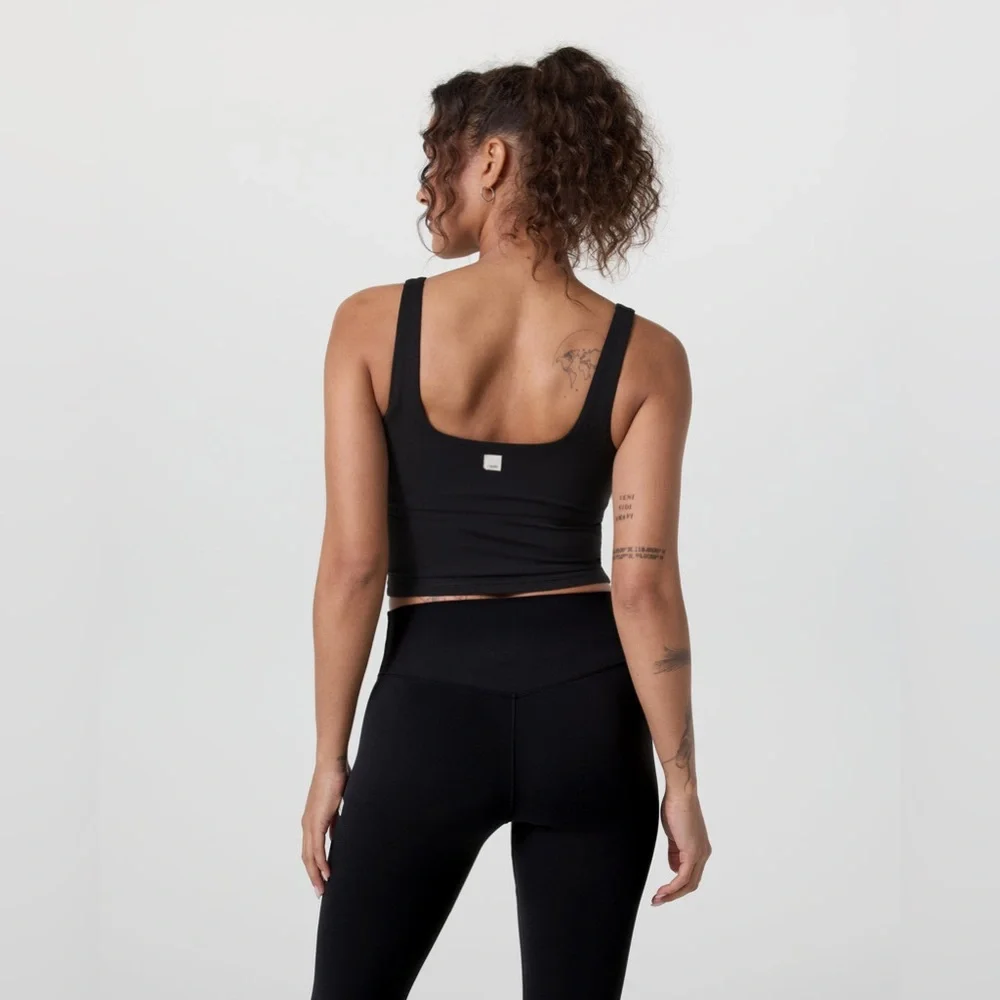 Vuori AllTheForm Support Tank in Black - Picture 3 of 6